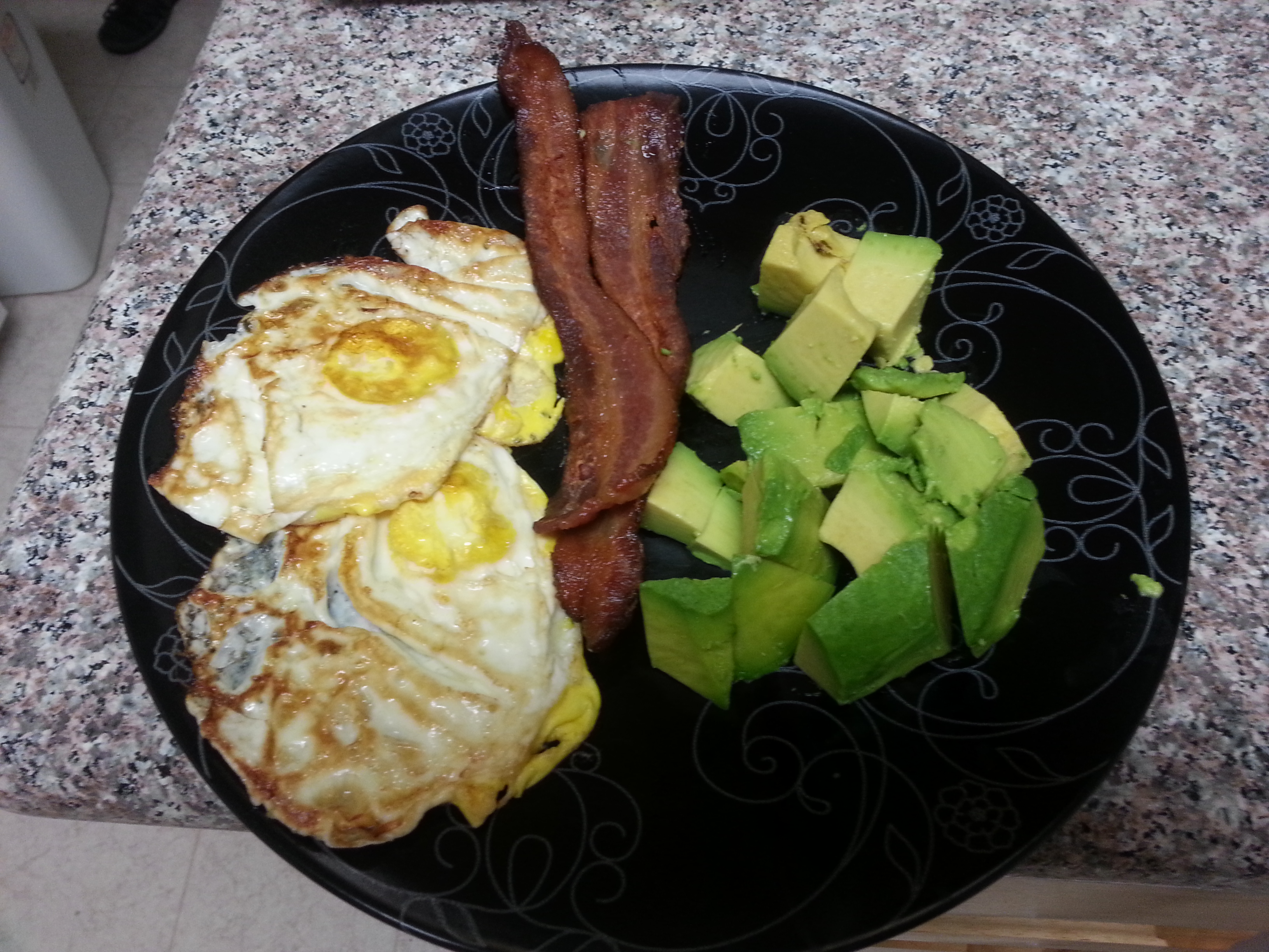 The amazingly delicious pre-ride breakfast: avocado, bacon and fried eggs!